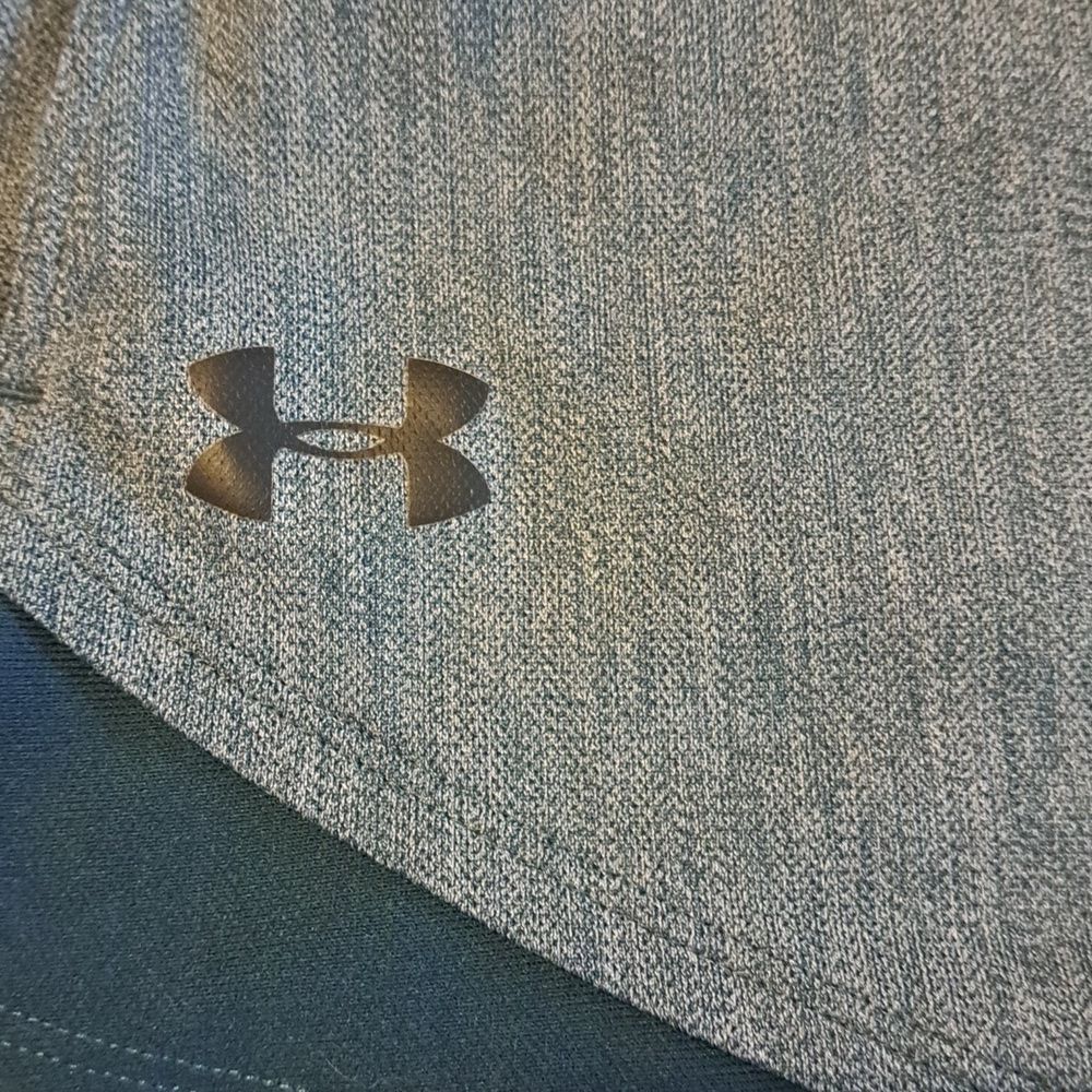 MEDIUM   UNDER ARMOUR PLAY UP SHORTS - Picture 6 of 6